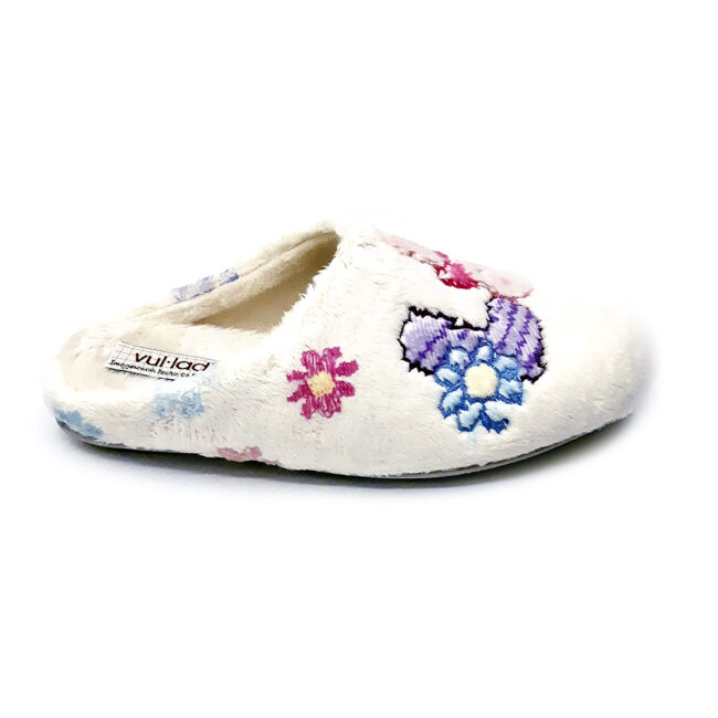 Zapatillas Vul-Ladi blancas con un encantador diseño de conejito y corazones. Suaves, cálidas y perfectas para el descanso en casa.