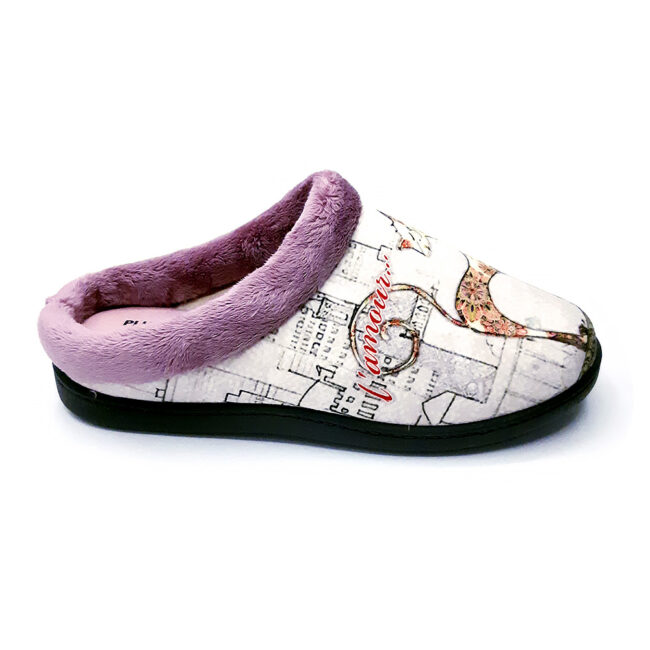 Zapatillas Calzados Roal con un encantador diseño de gatos amorosos. Suaves, cálidas y perfectas para añadir un toque de ternura a tus momentos de descanso en casa.