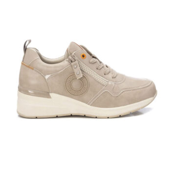 Zapatillas sport para mujer de la marca Refresh, color beige con plataforma y cierre de cremallera lateral. Combinan estilo moderno y máxima comodidad para tu día a día.