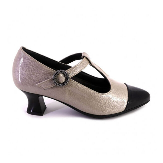 Zapatos de mujer Pitillos 10154 en colores negro y beige, confeccionados en piel vegana. Ideales para la temporada Otoño/Invierno, con forro y plantilla de material textil que brindan una gran comodidad y estilo sofisticado.