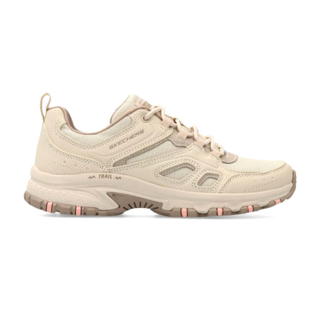 Deportivas de trail Skechers Hillcrest - Pathway Finder para mujer, con parte superior de malla y tejido vegano. Equipadas con plantilla Skechers Memory Foam® y detalles de costuras. Ideales para actividades al aire libre con máximo confort.