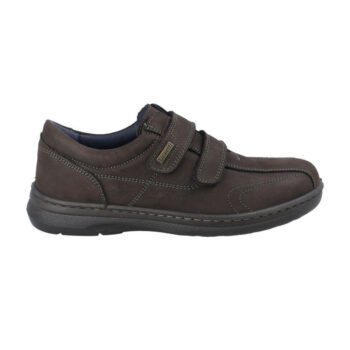 Mocasín Luisetti TARY 32407NO para hombre, confeccionado en piel nobuck con cierre de velcro doble. Cómodo, ligero y resistente, este zapato es ideal para un look casual. Fabricado en España con piel de vacuno y forro textil de microfibra.