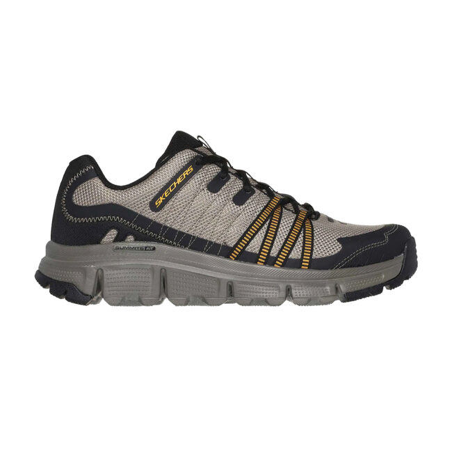 Zapatillas Skechers Summits AT - Twin Bridges para hombre, en beige y negro. Fabricadas con parte superior de malla, plantilla Skechers Memory Foam® y mediasuela con estrías de alta flexibilidad para mayor amortiguación y tracción.