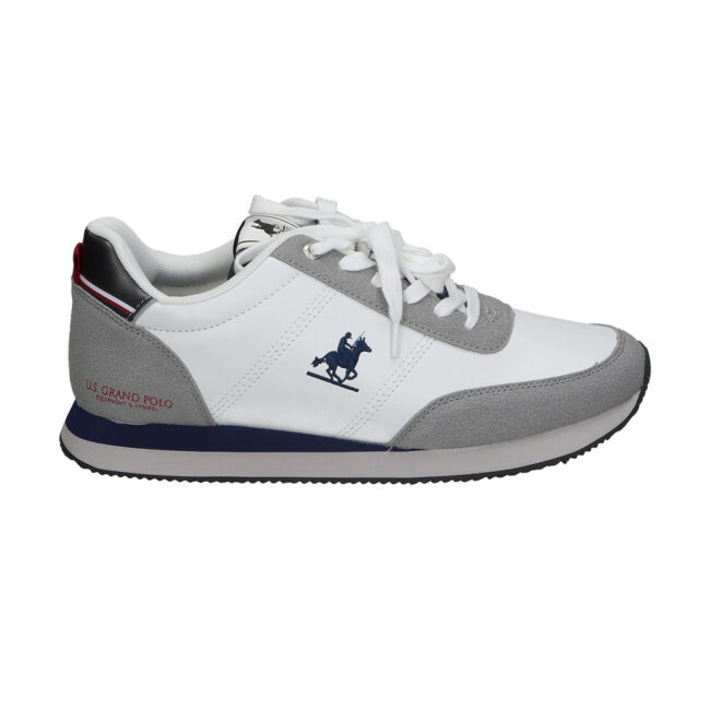 Zapatillas para hombre U.S. Grand Polo GPM423001 en color blanco. Diseño casual con cierre de cordones, fabricadas en polipiel tanto en el exterior como en el interior. Suela plana de material sintético, ideales para un look casual y cómodo.