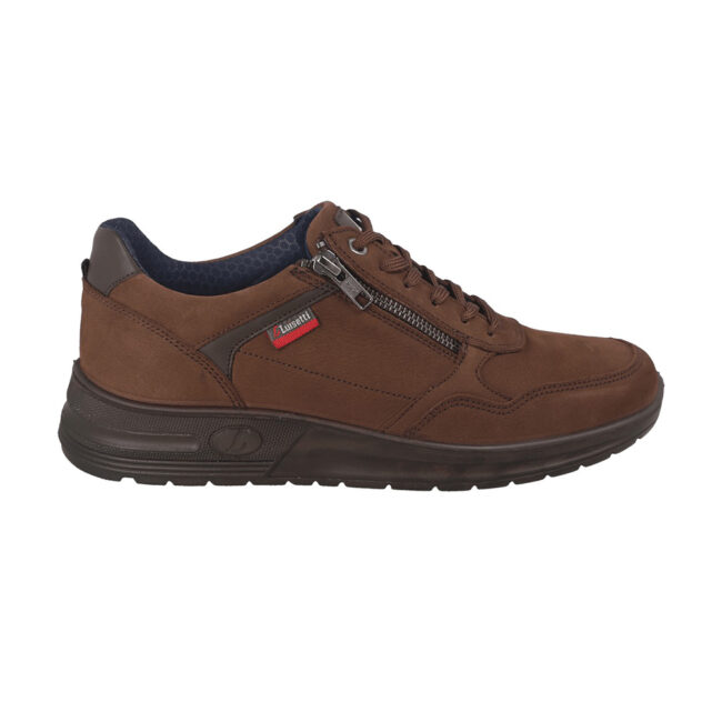 Mocasín Luisetti Nobuck Café 36216 para hombre, confeccionado en cuero natural con acabado nobuck. Incluye cordones y cremallera lateral para un ajuste óptimo, cuello acolchado y plantilla extraíble. Perfectos para el invierno, con propiedades termorreguladoras y antihumedad.