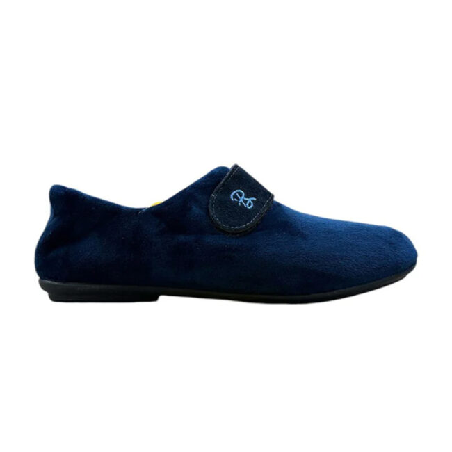 Zapatillas cerradas Berevere para hombre, modelo IN920, disponibles en azul marino y marrón. Diseño con cierre de velcro para mayor comodidad, fabricadas en España con materiales de alta calidad y suela antideslizante.