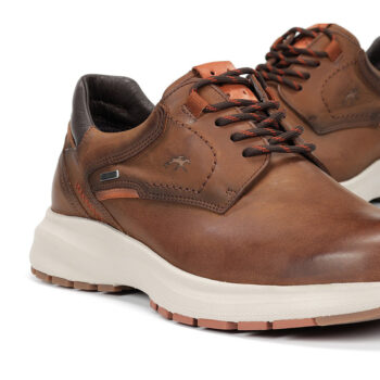 Los zapatos Fluchos Triton F2067 para hombre destacan por su diseño versátil en piel marrón de alta calidad. Con suela antideslizante y tecnología avanzada de confort, son ideales para el día a día.