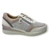 IMG 1634 - ZAPATO MUJER MYSOFT 25M301 | ZAPATILLAS CON CUÑA, DISEÑO TROQUELADO Y CREMALLERA LATERAL Zapato mujer Mysoft 25M301 - zapatillas con cuña para mujer en color arena, diseño troquelado con cremallera lateral, plantilla acolchada y suela antideslizante.