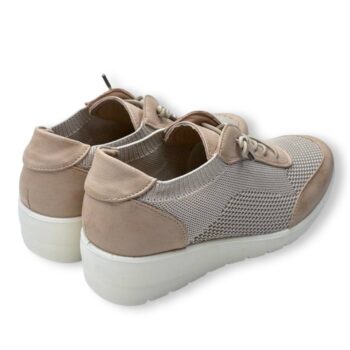 IMG 2389 - DEPORTIVO MUJER DOCTOR CUTILLAS 40101 | TRANSPIRABLE Y LIGERO CON VELCRO Y CUÑA Deportivo DOCTOR CUTILLAS 40101 en color platino con tejido transpirable, cierre con cordones y suela ergonómica. Ideal para caminar con total comodidad.