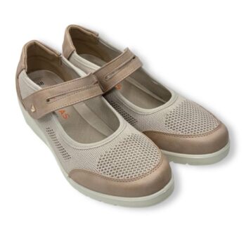Deportivo DOCTOR CUTILLAS 40102 en color platino con cierre de velcro, tejido transpirable y suela ergonómica.