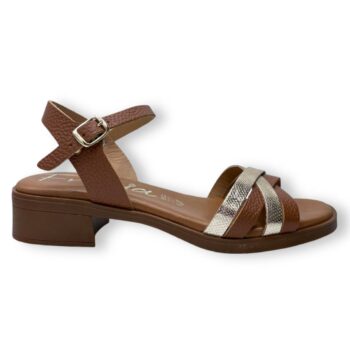 FRESIAWOMAN -460-cuero.jpg