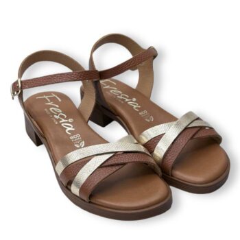 FRESIAWOMAN -460-cuero.jpg