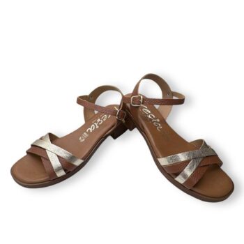 FRESIAWOMAN -460-cuero.jpg